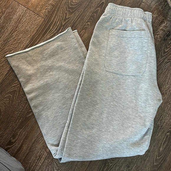 ALO Yoga Pants - Accolade straight leg sweatpants sz M LIKE NEW!